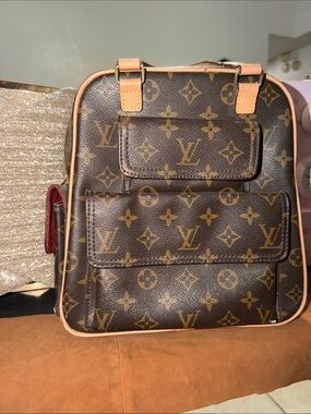 Louis Vuitton Brown Monogram Bag with Tan Trim - serial #M51161 needs TLC